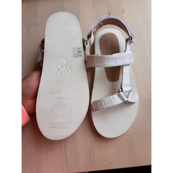 Stuart Weitzman ivory Vail Croc Embossed Sport Sandal size 7 - Picture 8 of 8